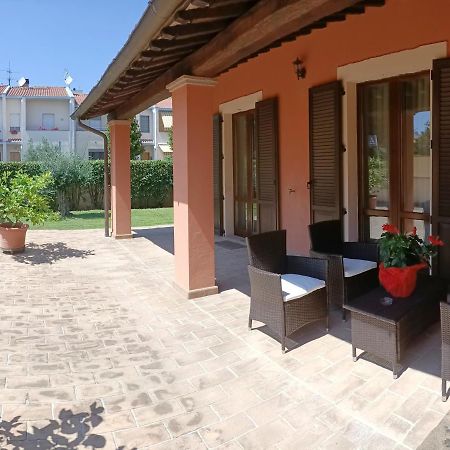 Casa Emilia - Appartamento Per Vacanze - Foligno Esterno foto