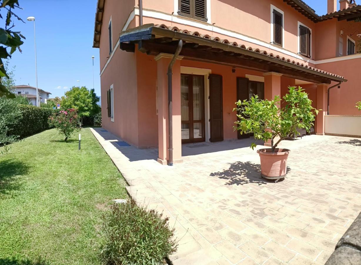 Casa Emilia - Appartamento Per Vacanze - Foligno Esterno foto